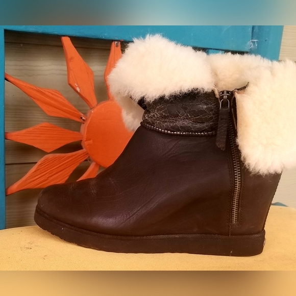 Hardly worn Koolaburra Wedges - Picture 4 of 6